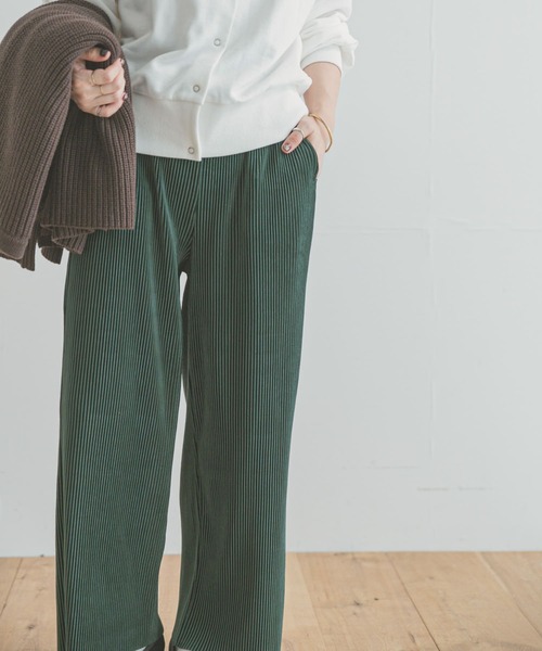 ITEMS URBANRESEARCH(アイテムズ アーバンリサーチ)の「プリーツシャーリングパンツ(その他パンツ・レディース・グリーン/ベージュ/ベージュ系その他/ブラック・FREE)」の6枚目の写真