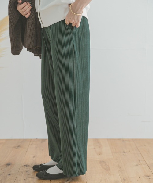 ITEMS URBANRESEARCH(アイテムズ アーバンリサーチ)の「プリーツシャーリングパンツ(その他パンツ・レディース・グリーン/ベージュ/ベージュ系その他/ブラック・FREE)」の7枚目の写真