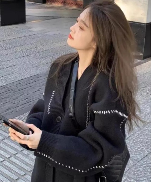 CLEA（クレア）の「リンキングオーバーサイズカーディガン（カーディガン/ボレロ・レディース・ブラック/ホワイト・FREE）」の8枚目の写真