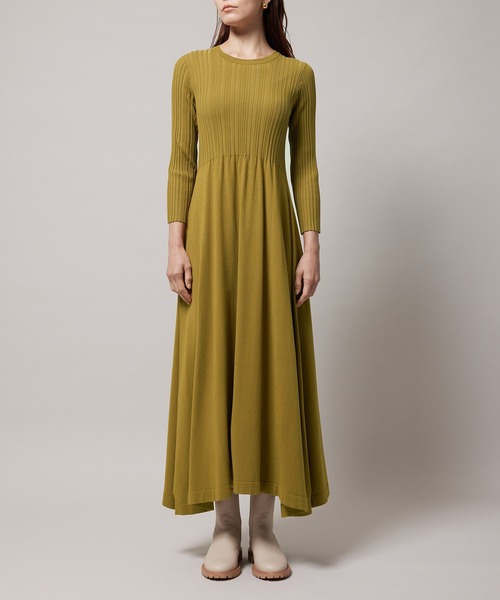 ROPE'（ロペ）の「ランダムリブ天竺フィット&フレアーニットワンピース（ワンピース・レディース・ブラック/マスタード・38）」の11枚目の写真