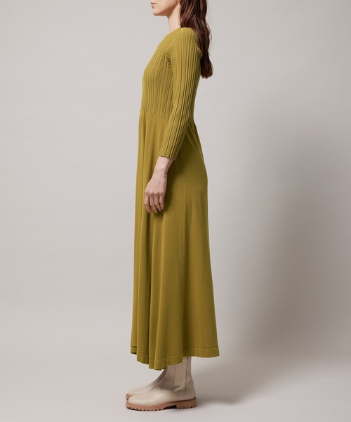 ROPE'（ロペ）の「ランダムリブ天竺フィット&フレアーニットワンピース（ワンピース・レディース・ブラック/マスタード・38）」の7枚目の写真