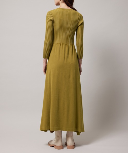 ROPE'（ロペ）の「ランダムリブ天竺フィット&フレアーニットワンピース（ワンピース・レディース・ブラック/マスタード・38）」の13枚目の写真