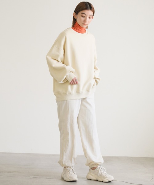 select MOCA（セレクトモカ）の「裏起毛ビッグボリュームスウェットトップス（スウェット・レディース・ブラック/アイボリー/グレイッシュベージュ・FREE）」の10枚目の写真