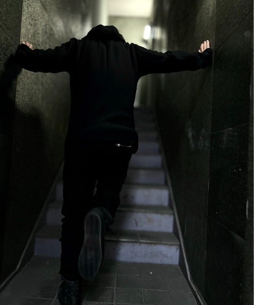 ISAMU KATAYAMA BACKLASH（イサムカタヤマバックラッシュ）の「ISAMUKATAYAMA BACKLASH/イサムカタヤマ バックラッシュ/別注CURVE HOODIE（ブルゾン・メンズ・ブラック・M/L/S）」の7枚目の写真