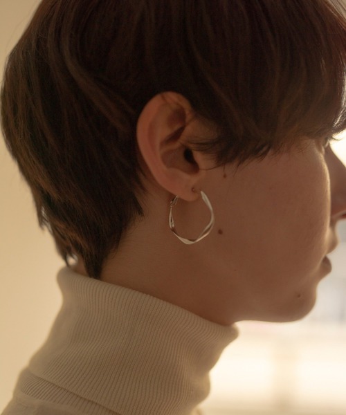 novice（ノーヴィス）の「【novice】Twisted Hoop Pierce（ピアス（両耳用）・レディース・シルバー/ゴールド・FREE）」の7枚目の写真