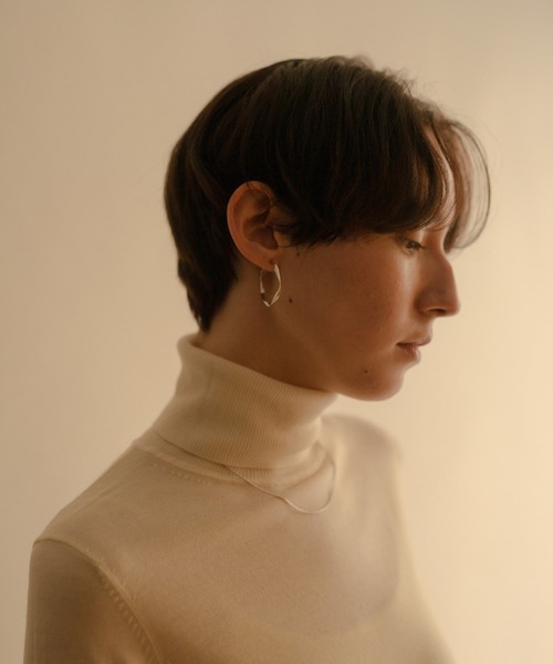 novice（ノーヴィス）の「【novice】Twisted Hoop Pierce（ピアス（両耳用）・レディース・シルバー/ゴールド・FREE）」の6枚目の写真