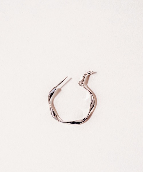 novice（ノーヴィス）の「【novice】Twisted Hoop Pierce（ピアス（両耳用）・レディース・シルバー/ゴールド・FREE）」の11枚目の写真