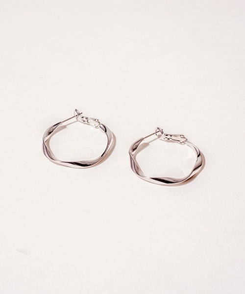 novice（ノーヴィス）の「【novice】Twisted Hoop Pierce（ピアス（両耳用）・レディース・シルバー/ゴールド・FREE）」の9枚目の写真
