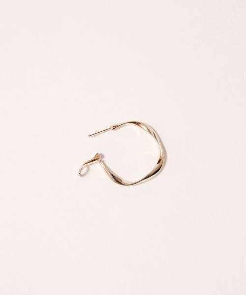 novice（ノーヴィス）の「【novice】Twisted Hoop Pierce（ピアス（両耳用）・レディース・シルバー/ゴールド・FREE）」の3枚目の写真