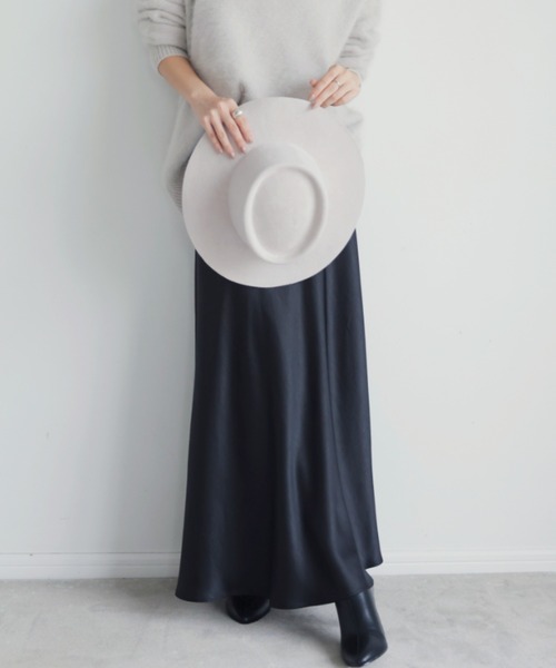 anuans(アニュアンス)の「サテンナロースカート(スカート・レディース・キャメル/ベージュ/ブラック・MEDIUM/SMALL)」の13枚目の写真