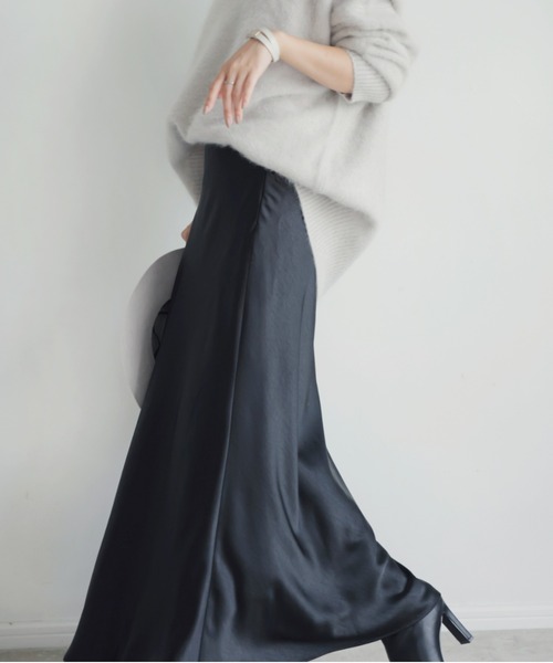 anuans(アニュアンス)の「サテンナロースカート(スカート・レディース・キャメル/ベージュ/ブラック・MEDIUM/SMALL)」の15枚目の写真