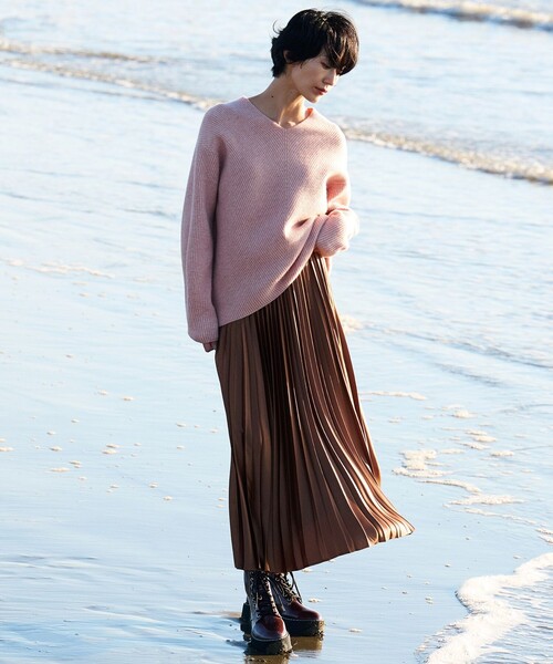 23区（ニジュウサンク）の「【洗える】レザーライクサテン プリーツ