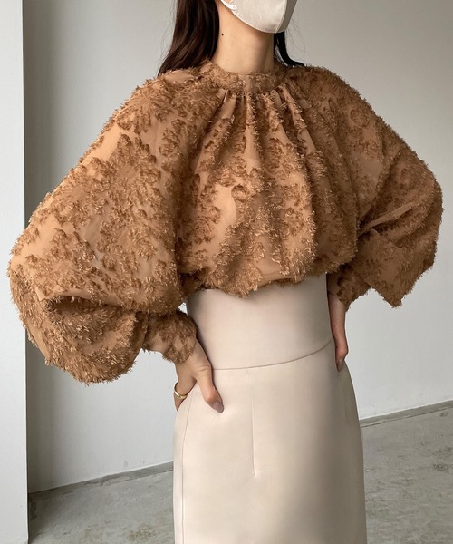 Louere(ルエレ)の「シャギーパフスリーブブラウス(シャツ/ブラウス・レディース・アイボリー/ブラック/ブラウン・SMALL/MEDIUM/LARGE/X-LARGE)」の3枚目の写真