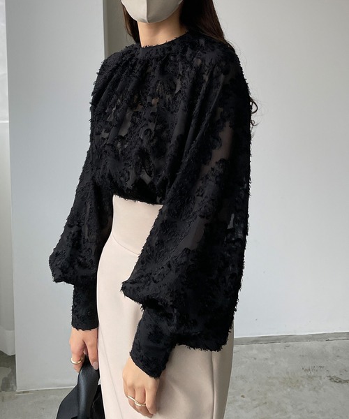 Louere(ルエレ)の「シャギーパフスリーブブラウス(シャツ/ブラウス・レディース・アイボリー/ブラック/ブラウン・SMALL/MEDIUM/LARGE/X-LARGE)」の4枚目の写真