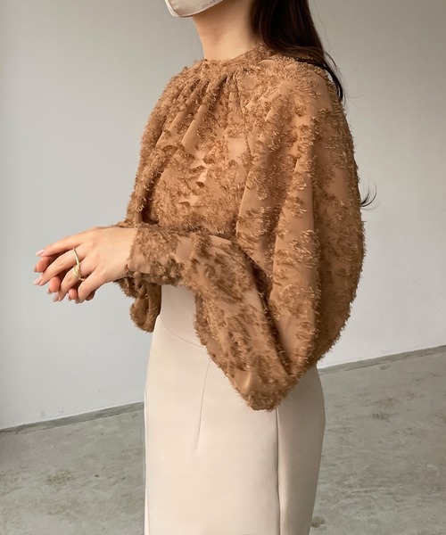 Louere(ルエレ)の「シャギーパフスリーブブラウス(シャツ/ブラウス・レディース・アイボリー/ブラック/ブラウン・SMALL/MEDIUM/LARGE/X-LARGE)」の10枚目の写真