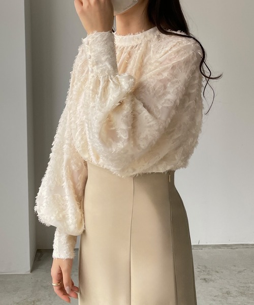 Louere(ルエレ)の「シャギーパフスリーブブラウス(シャツ/ブラウス・レディース・アイボリー/ブラック/ブラウン・SMALL/MEDIUM/LARGE/X-LARGE)」の13枚目の写真