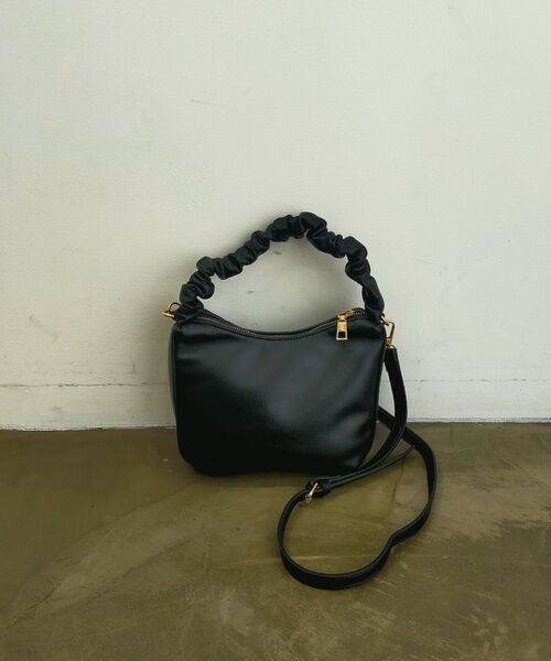 Kari & lili（カウリアンドリィリィ）の「gather handle bag（ショルダーバッグ・レディース・グリーン/ブラック・ONE SIZE）」の2枚目の写真