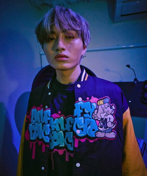 GALFY（ガルフィー）の「GALFY/ガルフィー わんわん落書きスタジャン（スタジャン・メンズ・ブラック/ベージュ/パープル・L/XL）」の2枚目の写真