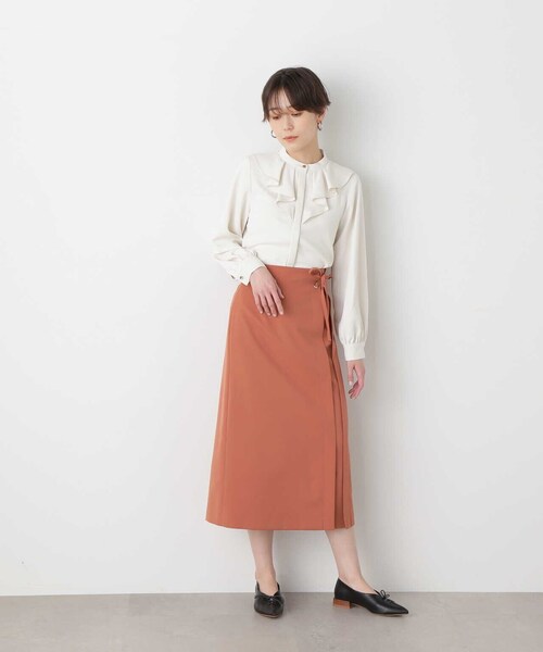 N.（N. Natural Beauty Basic）（エヌエヌナチュラルビューティーベーシック）の「◆フレアネックトロミブラウス（シャツ/ブラウス・レディース・ライトグリーン/ブルー/オフホワイト・MEDIUM）」の15枚目の写真