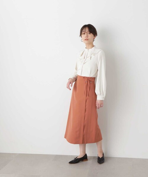 N.（N. Natural Beauty Basic）（エヌエヌナチュラルビューティーベーシック）の「◆フレアネックトロミブラウス（シャツ/ブラウス・レディース・ライトグリーン/ブルー/オフホワイト・MEDIUM）」の16枚目の写真