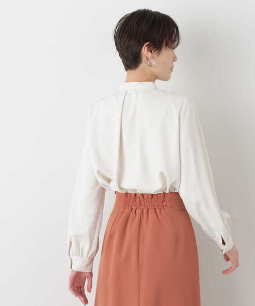 N.（N. Natural Beauty Basic）（エヌエヌナチュラルビューティーベーシック）の「◆フレアネックトロミブラウス（シャツ/ブラウス・レディース・ライトグリーン/ブルー/オフホワイト・MEDIUM）」の19枚目の写真