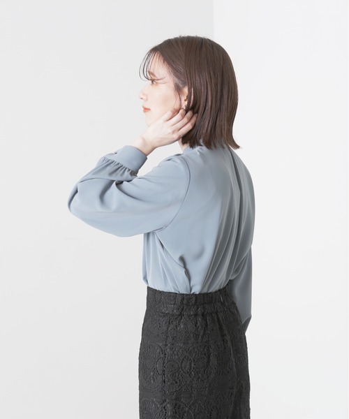 N.（N. Natural Beauty Basic）（エヌエヌナチュラルビューティーベーシック）の「◆フレアネックトロミブラウス（シャツ/ブラウス・レディース・ライトグリーン/ブルー/オフホワイト・MEDIUM）」の11枚目の写真