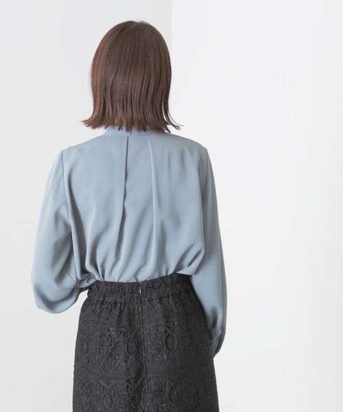 N.（N. Natural Beauty Basic）（エヌエヌナチュラルビューティーベーシック）の「◆フレアネックトロミブラウス（シャツ/ブラウス・レディース・ライトグリーン/ブルー/オフホワイト・MEDIUM）」の12枚目の写真
