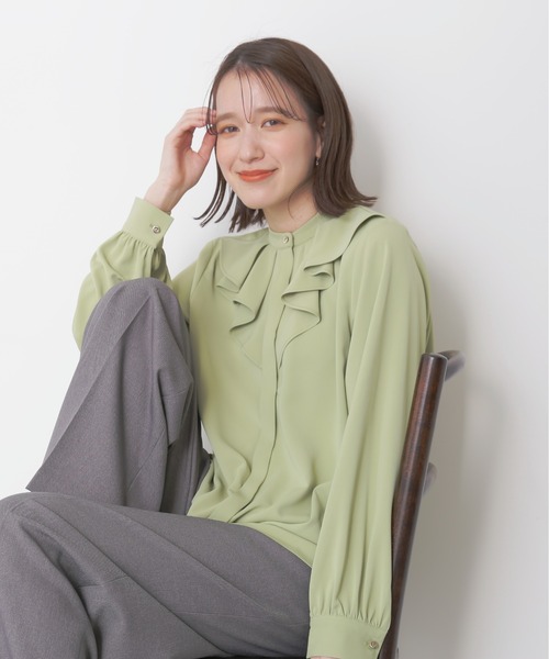 N.（N. Natural Beauty Basic）（エヌエヌナチュラルビューティーベーシック）の「◆フレアネックトロミブラウス（シャツ/ブラウス・レディース・ライトグリーン/ブルー/オフホワイト・MEDIUM）」の4枚目の写真