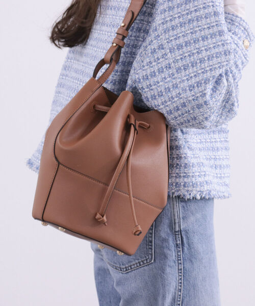 fredy emue（フレディエミュ）の「2ベルト巾着ショルダーバッグ（ショルダーバッグ・レディース・キャメル/ブラック/グレイッシュベージュ・FREE）」の6枚目の写真