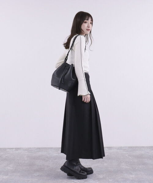 fredy emue（フレディエミュ）の「2ベルト巾着ショルダーバッグ（ショルダーバッグ・レディース・キャメル/ブラック/グレイッシュベージュ・FREE）」の12枚目の写真