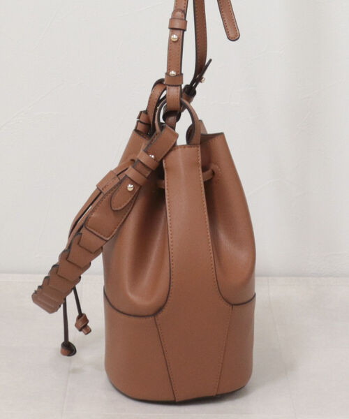 fredy emue（フレディエミュ）の「2ベルト巾着ショルダーバッグ（ショルダーバッグ・レディース・キャメル/ブラック/グレイッシュベージュ・FREE）」の19枚目の写真