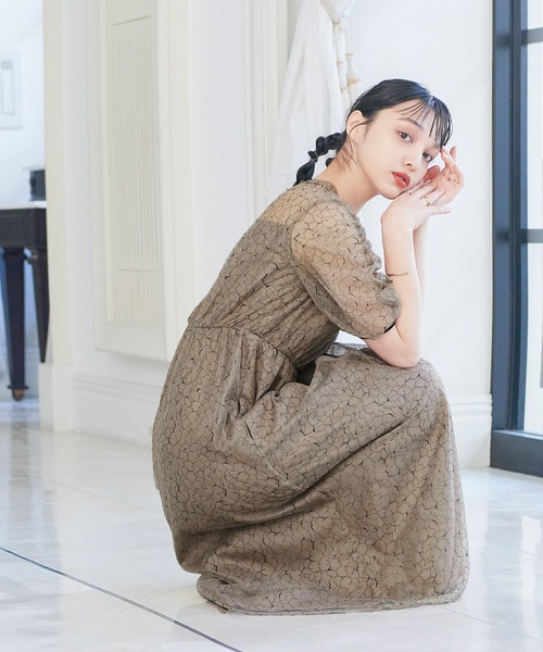 niana(ニアナ)の「バックリボン総レースパーティードレス(ドレス・レディース・ベージュ/ネイビー/ブルー系その他/スモークピンク・S/L/M)」の2枚目の写真