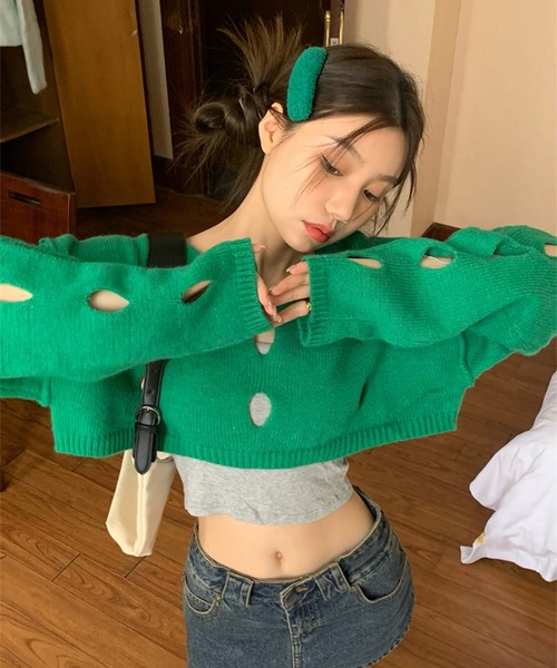 LYEON(リヨン)の「スラッシュショートニット(ニット/セーター・レディース・ベージュ/グリーン・FREE)」の4枚目の写真