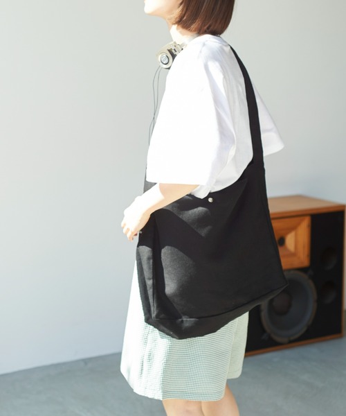 unclip（アンクリップ）の「ニュースペーパーバッグ（ショルダーバッグ・レディース・ブラック/ナチュラル・FREE）」の7枚目の写真