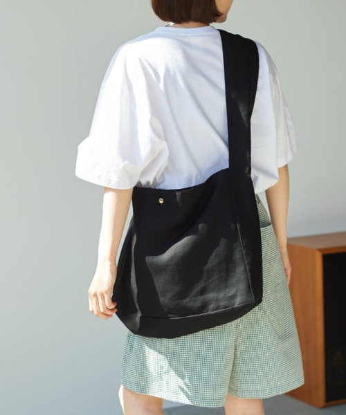 unclip（アンクリップ）の「ニュースペーパーバッグ（ショルダーバッグ・レディース・ブラック/ナチュラル・FREE）」の14枚目の写真