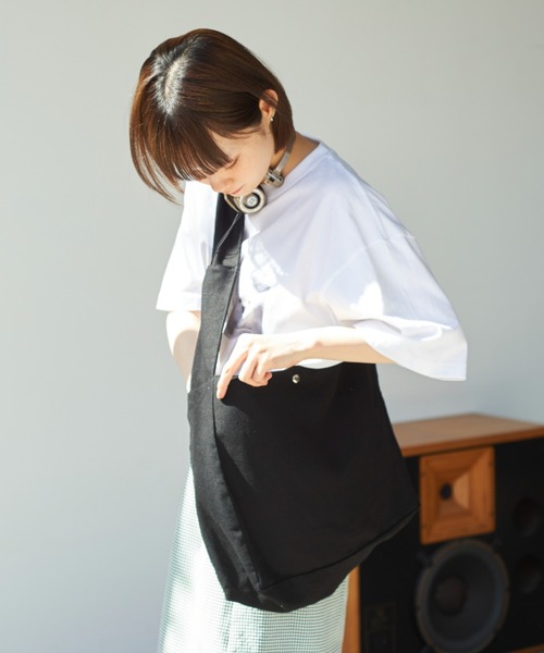 unclip（アンクリップ）の「ニュースペーパーバッグ（ショルダーバッグ・レディース・ブラック/ナチュラル・FREE）」の8枚目の写真