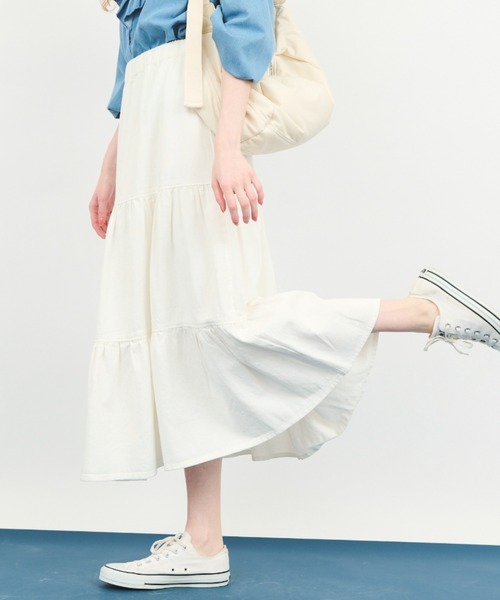 MERLOT（メルロー）の「ロングティアードスカート（デニムスカート・レディース・ブルー/アイボリー・FREE）」の18枚目の写真