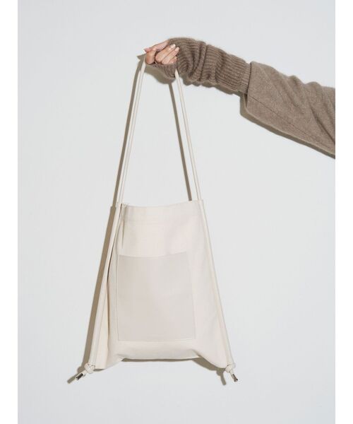 ELENDEEK（エレンディーク）の「キャンバスフェイクレザーコンビトートバッグ（トートバッグ・レディース・ブラック/アイボリー/その他1・FREE）」の4枚目の写真