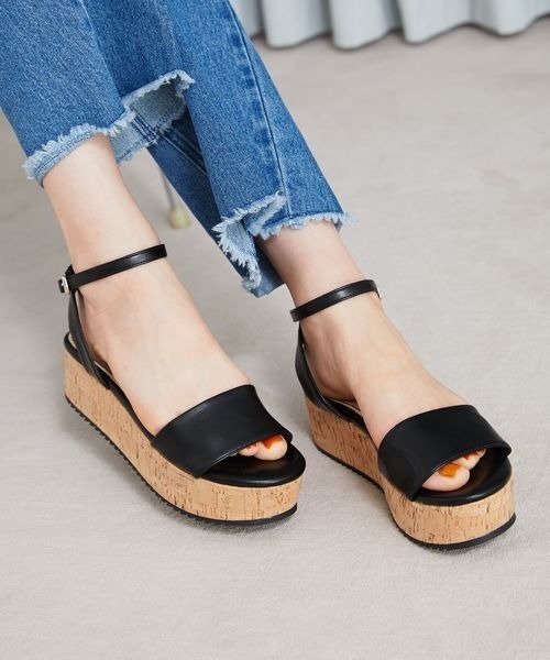 mysty woman（ミスティウーマン）の「厚底ストラップサンダル 905197（サンダル・レディース・ブラック/アイボリー/モカ・MEDIUM/LARGE）」の2枚目の写真