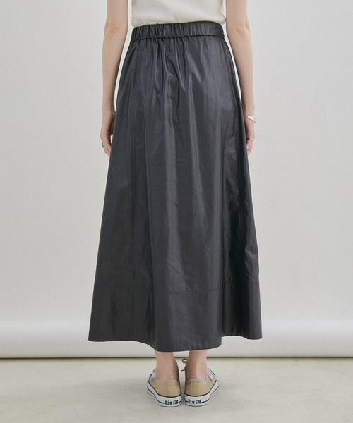 SALON adam et rope'（サロン アダム エ ロペ）の「レザーライクギャザーフレアスカート【洗える】（スカート・レディース・ダークブラウン/ブラック・FREE）」の13枚目の写真