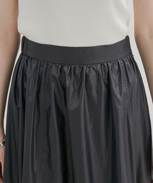 SALON adam et rope'（サロン アダム エ ロペ）の「レザーライクギャザーフレアスカート【洗える】（スカート・レディース・ダークブラウン/ブラック・FREE）」の14枚目の写真