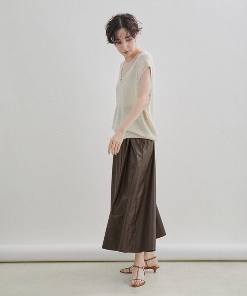 SALON adam et rope'（サロン アダム エ ロペ）の「レザーライクギャザーフレアスカート【洗える】（スカート・レディース・ダークブラウン/ブラック・FREE）」の7枚目の写真