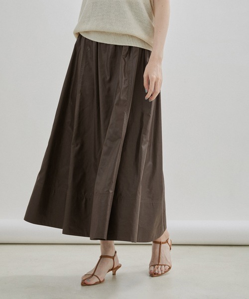 SALON adam et rope'（サロン アダム エ ロペ）の「レザーライクギャザーフレアスカート【洗える】（スカート・レディース・ダークブラウン/ブラック・FREE）」の22枚目の写真