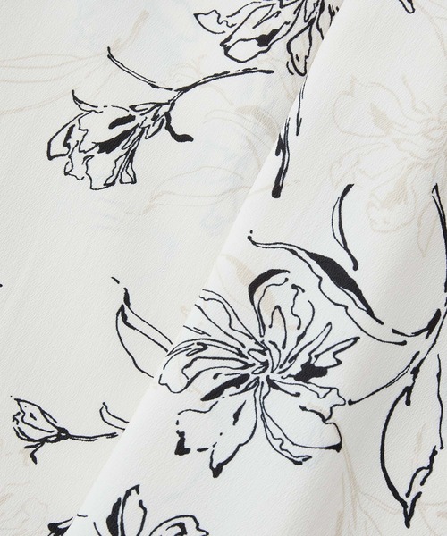 ROPE' PICNIC（ロペピクニック）の「ラッフルフリルブラウス（柄＆無地）（シャツ/ブラウス・レディース・オフホワイト/ホワイト系その他/ブラック系その他・38）」の15枚目の写真