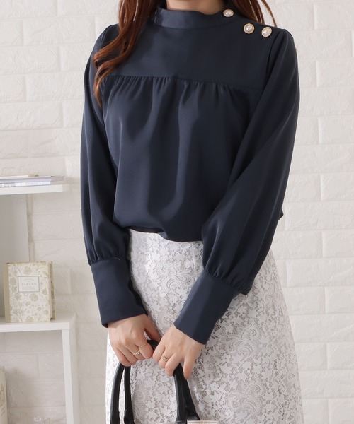 Lace Ladies(レースレディース)の「パールボタンプチハイネックギャザーブラウス(シャツ/ブラウス・レディース・ネイビー/ブラック/アイボリー/グレー・S/FREE)」の10枚目の写真
