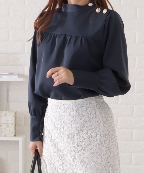 Lace Ladies(レースレディース)の「パールボタンプチハイネックギャザーブラウス(シャツ/ブラウス・レディース・ネイビー/ブラック/アイボリー/グレー・S/FREE)」の6枚目の写真