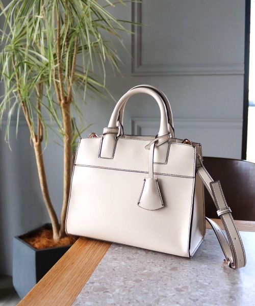 MIAN （ミアン）の「MALLOW / 2wayハンドバッグ（ハンドバッグ・レディース・ダークブラウン/ブラック/アイボリー・FREE）」の17枚目の写真