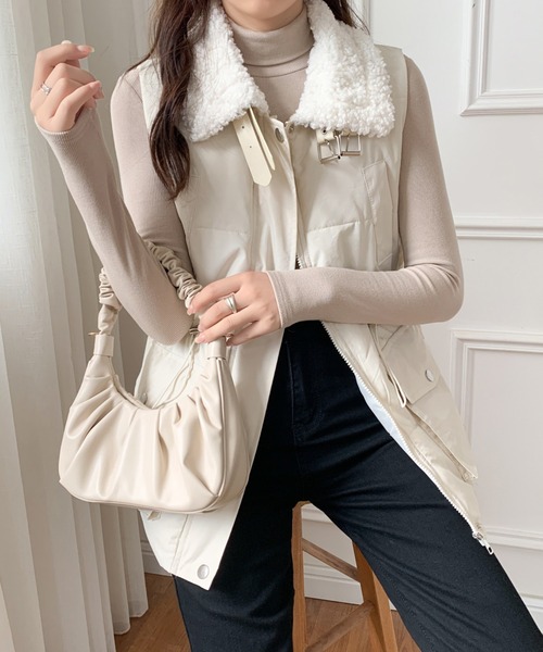 ABITOKYO（アビトーキョー）の「襟ボアスタンドカラー中綿ベスト（ダウンベスト・レディース・ベージュ/ブラック/アイボリー・FREE）」の8枚目の写真