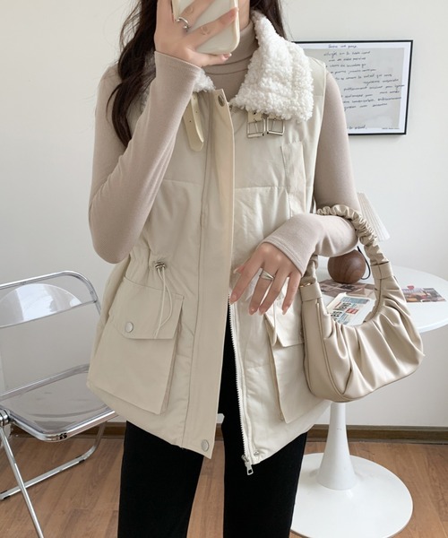 ABITOKYO（アビトーキョー）の「襟ボアスタンドカラー中綿ベスト（ダウンベスト・レディース・ベージュ/ブラック/アイボリー・FREE）」の10枚目の写真