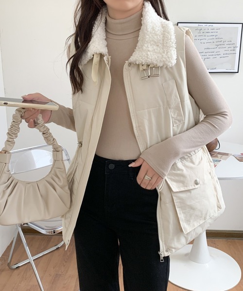 ABITOKYO（アビトーキョー）の「襟ボアスタンドカラー中綿ベスト（ダウンベスト・レディース・ベージュ/ブラック/アイボリー・FREE）」の11枚目の写真